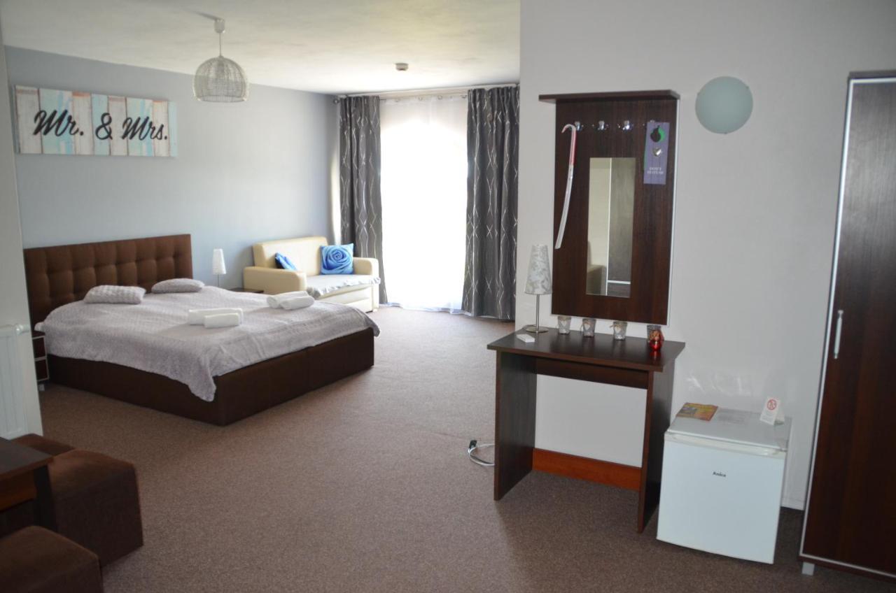 Hotel Tenis Chrzastowice Экстерьер фото