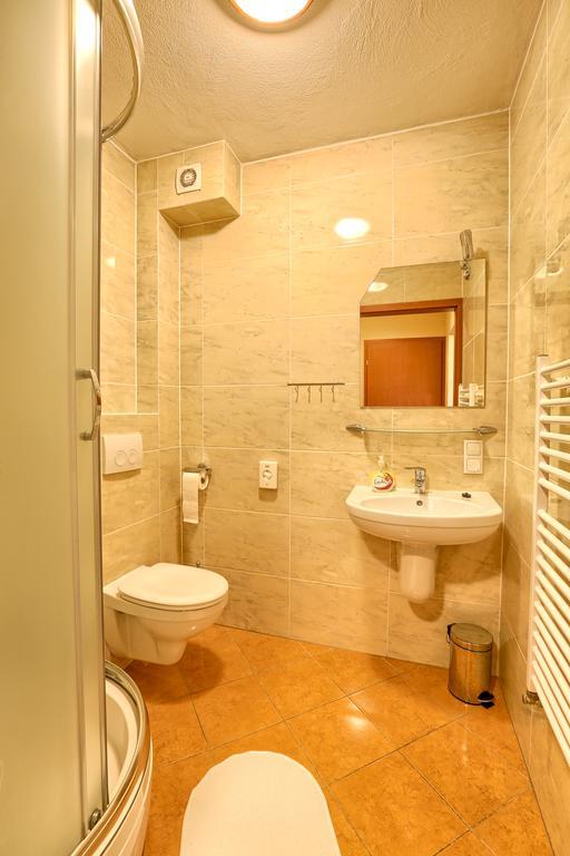 Hotel Tenis Chrzastowice Номер фото