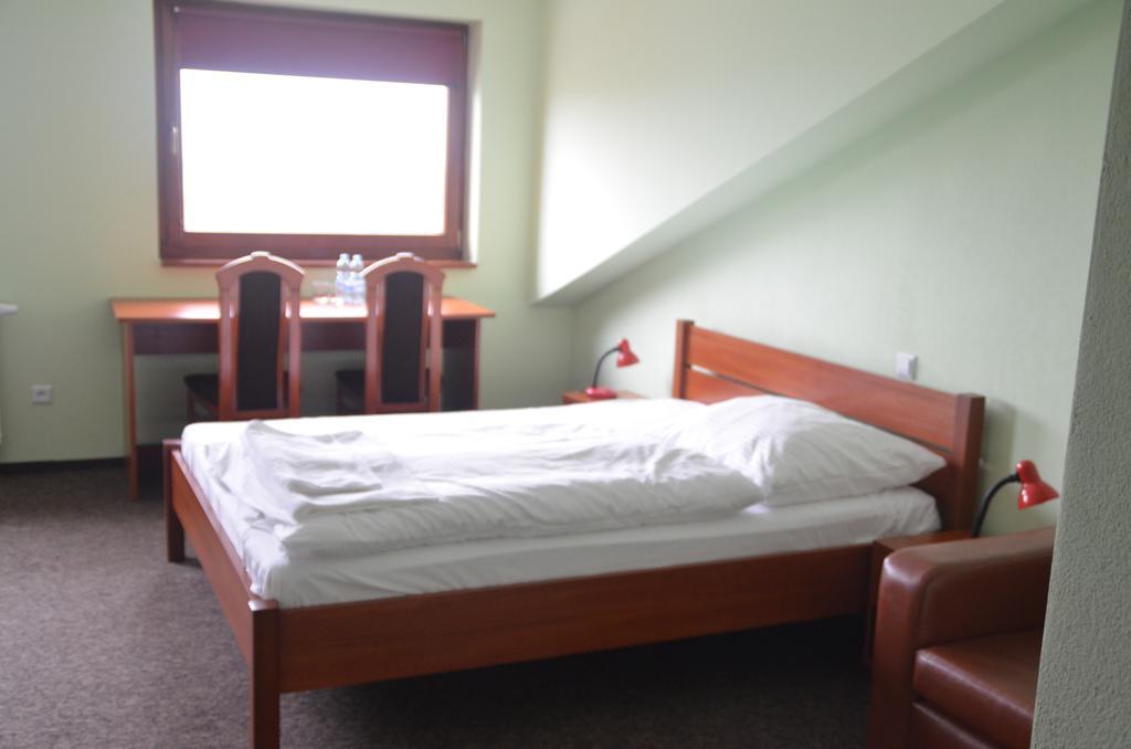 Hotel Tenis Chrzastowice Номер фото