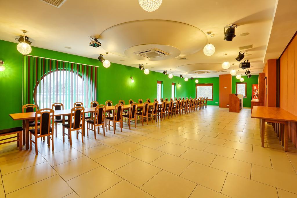 Hotel Tenis Chrzastowice Экстерьер фото