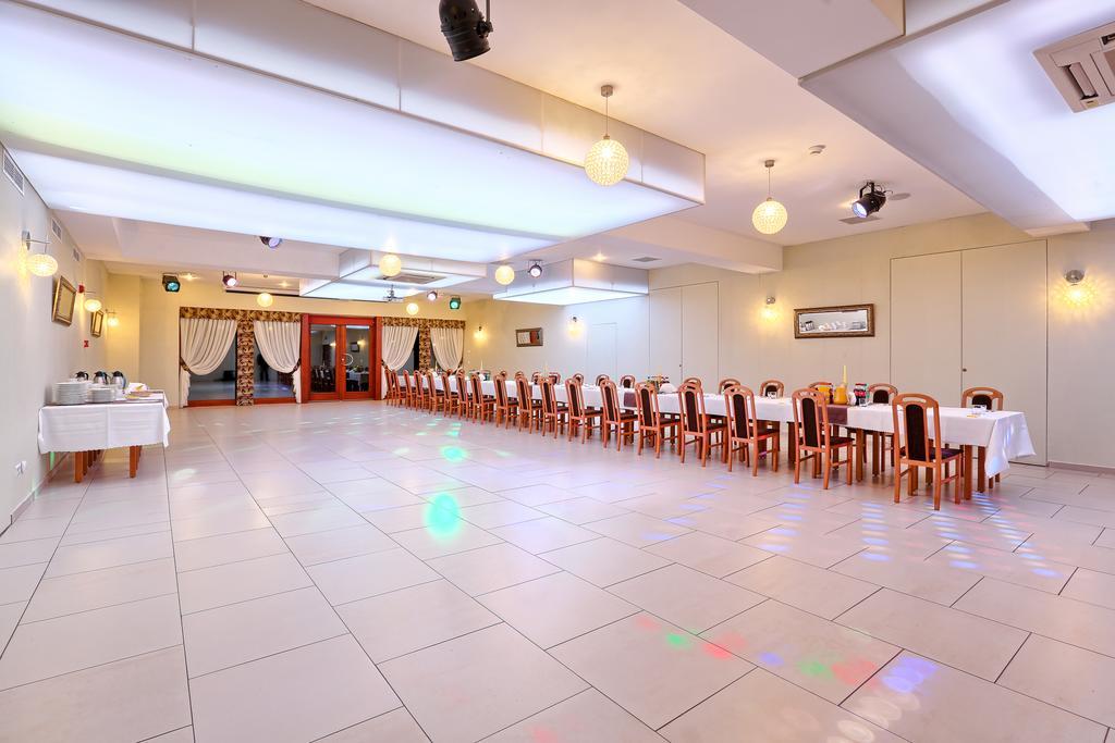 Hotel Tenis Chrzastowice Экстерьер фото
