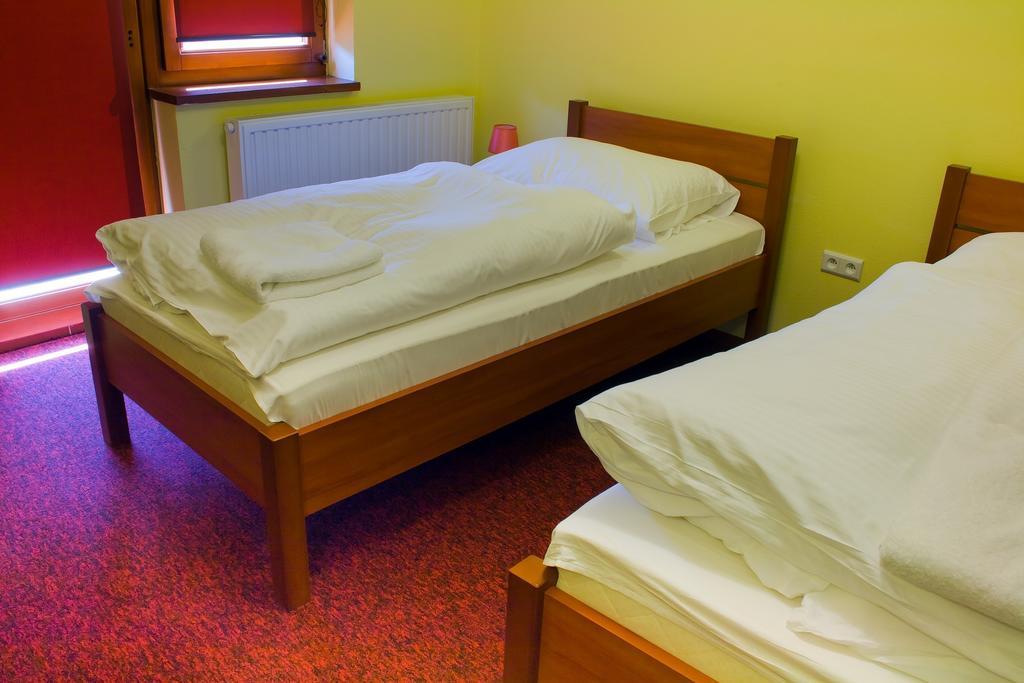 Hotel Tenis Chrzastowice Номер фото