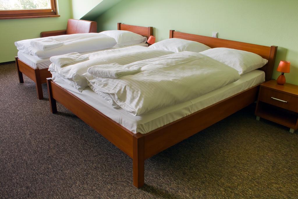 Hotel Tenis Chrzastowice Экстерьер фото